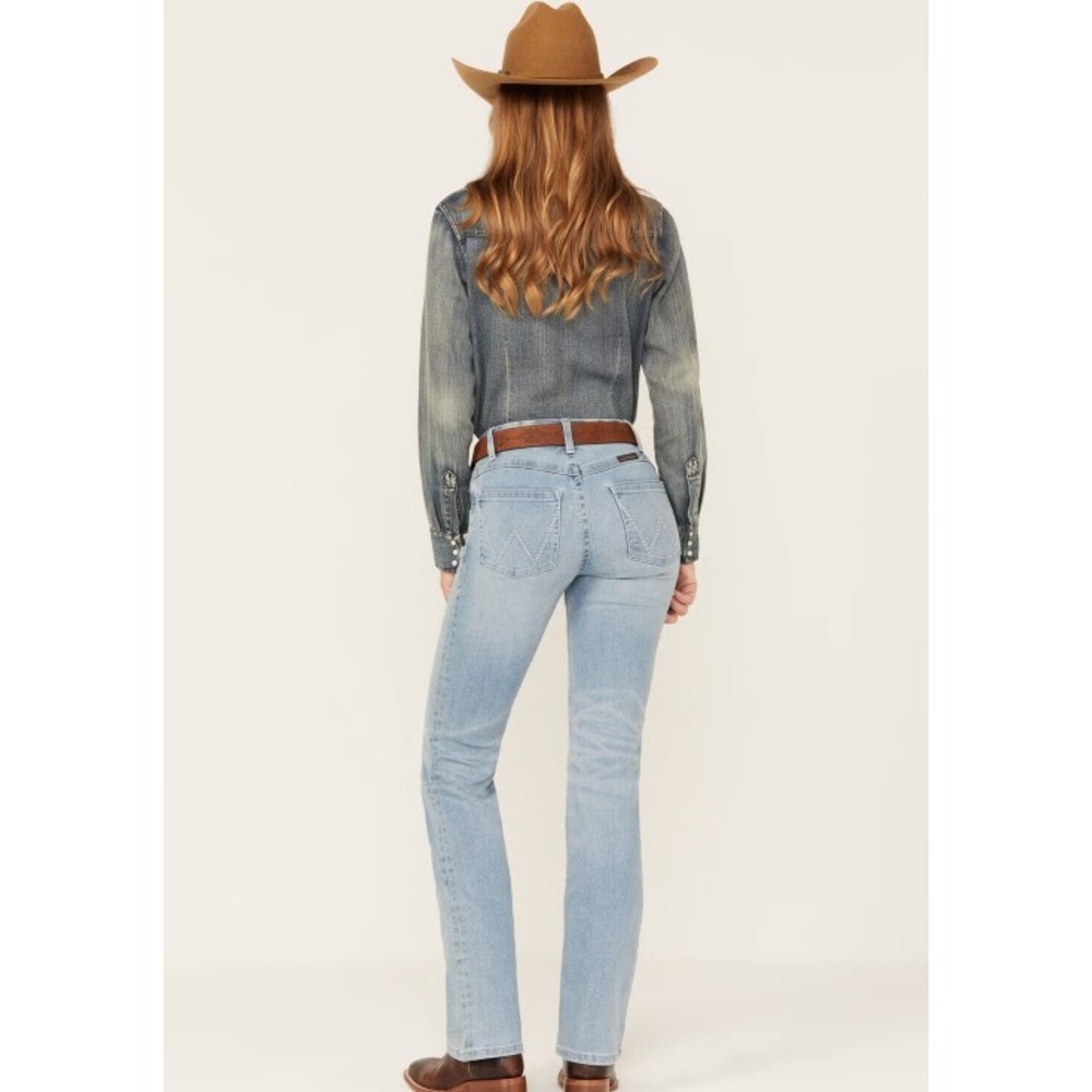 Wrangler Womens Light Wash Mid Rise Willow Diane Ultimate Riding Straight Jeans